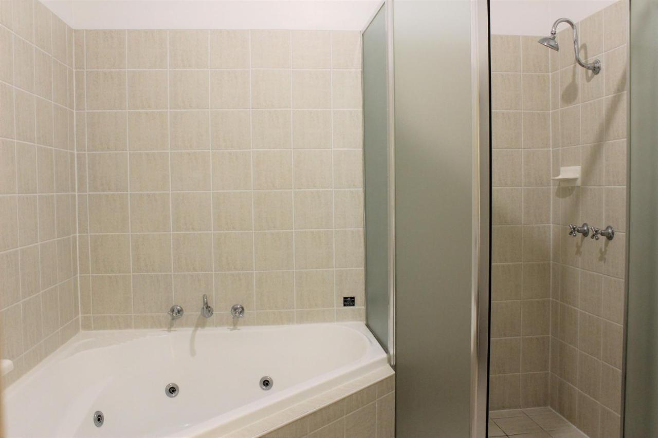 Carlyle Suites & Apartments Уогга-Уогга Экстерьер фото