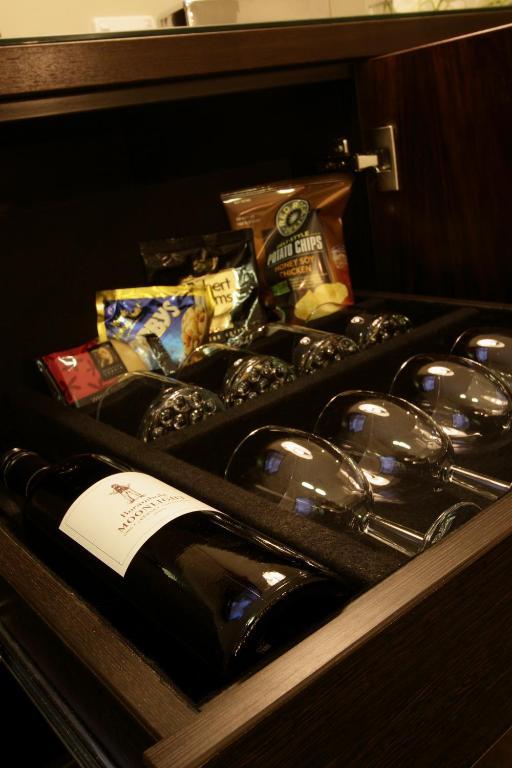 Carlyle Suites & Apartments Уогга-Уогга Номер фото